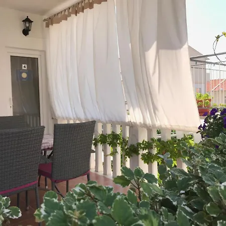 Apartments - Rooms Vesna Guest house 3*