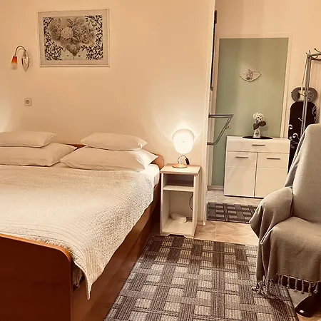 Apartments - Rooms Vesna Guest house 3*