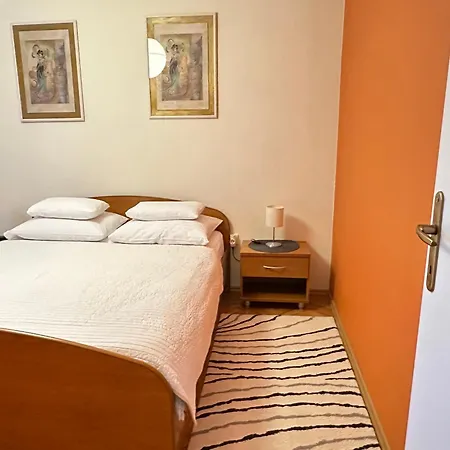 Guest house Apartments - Rooms Vesna 3*