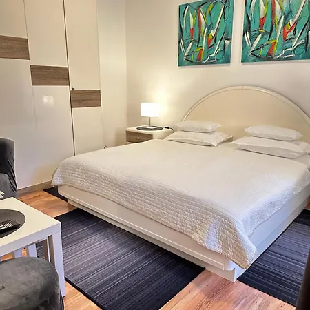 Guest house Apartments - Rooms Vesna 3*