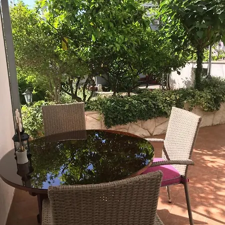 Apartments - Rooms Vesna 3*