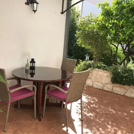 Apartments - Rooms Vesna 3*