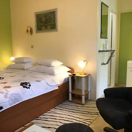 Apartments - Rooms Vesna 3*