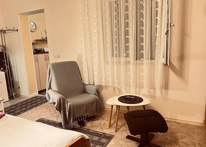 - Vesna 3* Primošten