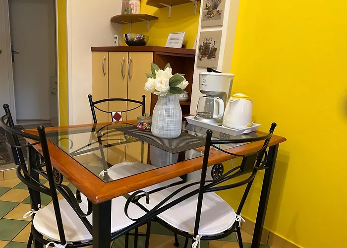 - Vesna 3* Primošten